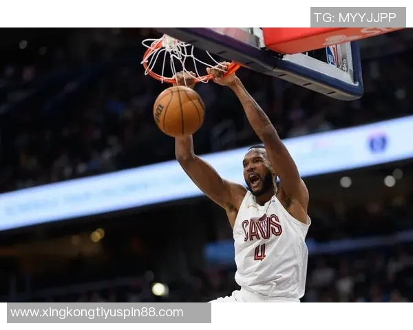 小莫布里半场表现出色7投3中贡献11分3篮板2助攻2盖帽