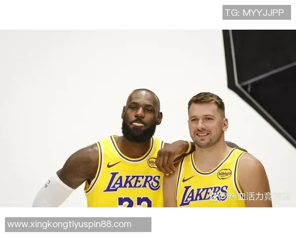 湖人期待詹姆斯在对阵马刺的比赛中强势复出缓解坐骨神经痛困扰